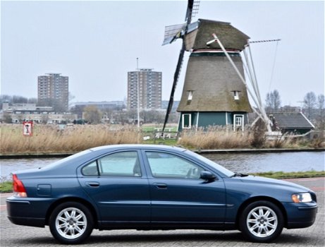 Volvo S60 - 2.4 Kinetic Dealer auto, Youngtimer - 1