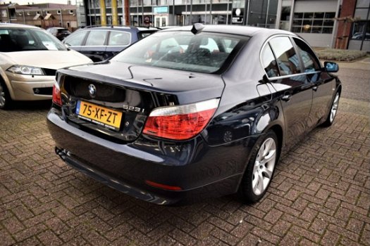 BMW 5-serie - 523i Business Line NAVI | PARKEERSENSOREN | CLIMATE CONTROL | CRUISE CONTROL | ELEKTRI - 1