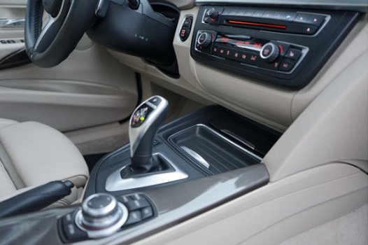 BMW 3-serie - 320i Upgrade Edition Aut. M-Sport Modern -Leder-Navigatie-Schuifdak-Xenon-LED-18