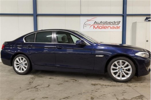 BMW 5-serie - 525d High Executive /NAVI/LEDER/PDC/CAMERA/ONDERHOUD - 1