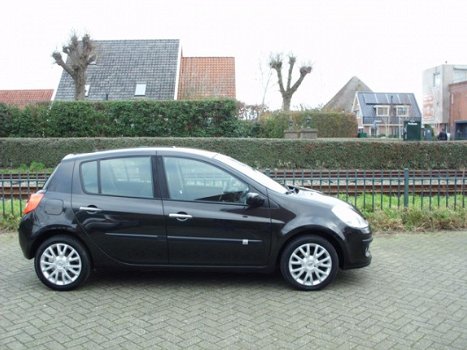 Renault Clio - 1.2-16V Collection Airco/CC/5deurs/nieuwe distributie RIJKLAAR - 1