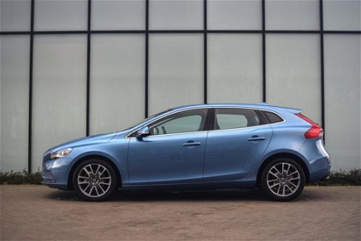 Volvo V40 - 1.6 T2 Momentum - 1