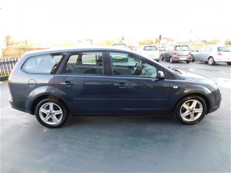 Ford Focus Wagon - 1.6-16V Futura CRUISE CONTROL LMV - 1