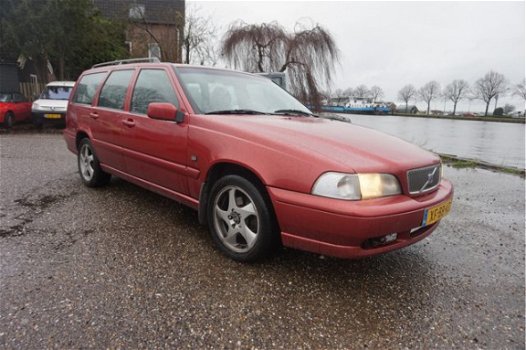 Volvo V70 - 2.4 T Comfort , AUTOMAAT, HALF LEDER, CRUISE, STOELVERWARMING, NAVI, APK 04-05-2020, REC - 1