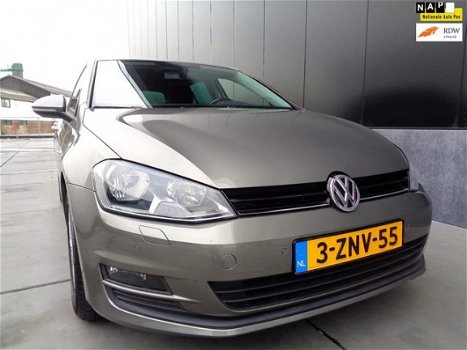 Volkswagen Golf - 1.2 TSi 5drs /Clima/Park Assist / Stoelverwarming - 1