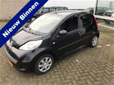 Peugeot 107 - 1.0-12V Sportium Leuke 107, 5 DEURS, ZWART, AIRCO