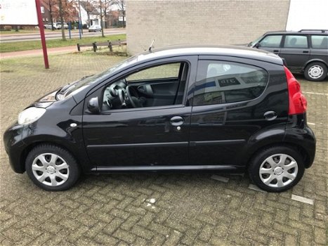 Peugeot 107 - 1.0-12V Sportium Leuke 107, 5 DEURS, ZWART, AIRCO - 1