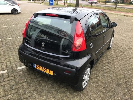 Peugeot 107 - 1.0-12V Sportium Leuke 107, 5 DEURS, ZWART, AIRCO - 1