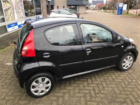 Peugeot 107 - 1.0-12V Sportium Leuke 107, 5 DEURS, ZWART, AIRCO - 1