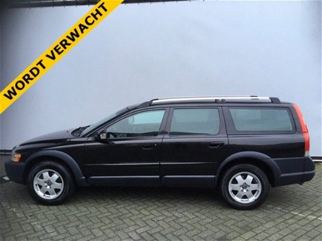 Volvo XC70 - 2.4 D5 automaat Momentum * leder / AWD / trekhaak / kliëntopdracht - 1