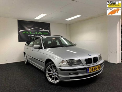 BMW 3-serie Touring - 318i Executive 2001 Grijs AIRCO / NAP - 1