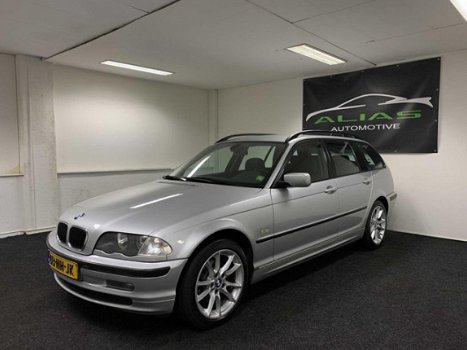 BMW 3-serie Touring - 318i Executive 2001 Grijs AIRCO / NAP - 1