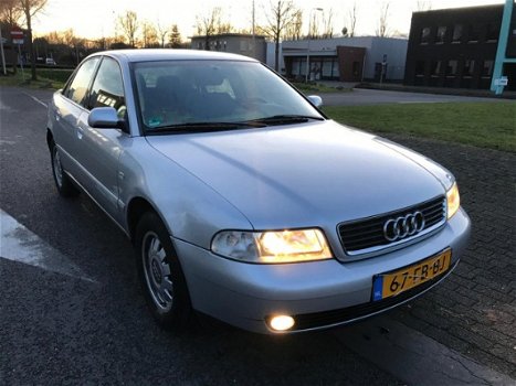 Audi A4 - 1.6 Advance * APK - 1