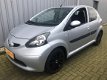 Toyota Aygo - 1.0-12V + NIEUWSTAAT/AIRCO/5-DEURS/DEALERONDERHOUDEN/2-SLEUTELS - 1 - Thumbnail