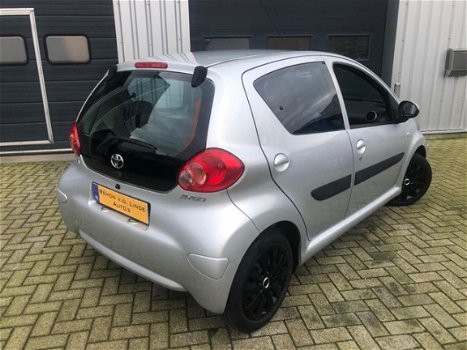 Toyota Aygo - 1.0-12V + NIEUWSTAAT/AIRCO/5-DEURS/DEALERONDERHOUDEN/2-SLEUTELS - 1