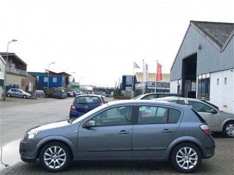 Opel Astra - 1.6 Sport Airco/ Cruise/ 5Dr/ MFC/ NAP/ APK - 1