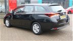 Toyota Auris Touring Sports - 1.8 Hybrid Aspiration | Lederen bekleding | Navigatie | Automatisch in - 1 - Thumbnail