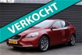 Volvo V40 - 2.0 D4 Momentum Business / Navi / Cruise / Nette staat - 1 - Thumbnail