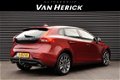 Volvo V40 - 2.0 D4 Momentum Business / Navi / Cruise / Nette staat - 1 - Thumbnail