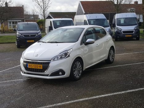 Peugeot 208 - 1.6 BlueHDI 100pk 5D Blue Lease Executive cruise- en climate control BT LM-velgen USB - 1