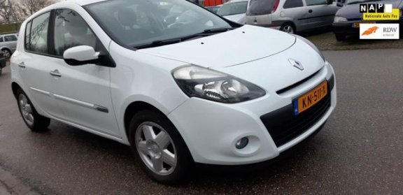 Renault Clio - 1.5 dCi Collection , met AIRCO en aflevering met nieuw APK - 1