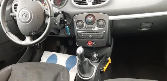 Renault Clio - 1.5 dCi Collection , met AIRCO en aflevering met nieuw APK - 1