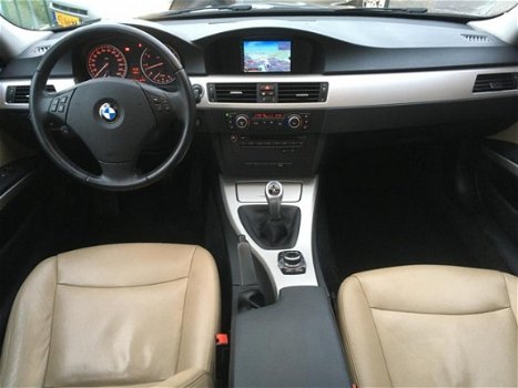 BMW 3-serie Touring - 318i Business/ panodak/ Leer/ XENON - 1
