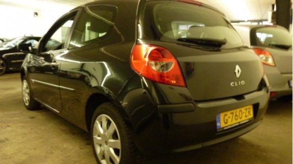 Renault Clio - 1.2-16V Authentique Van eerte eig.met Airco en Dealer onderhouden....Inruil Mogelijk - 1