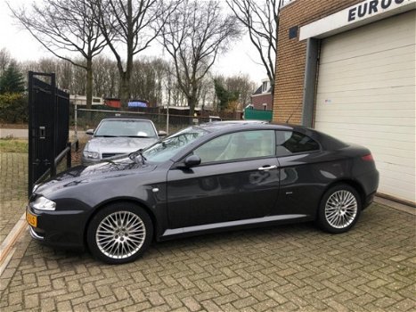 Alfa Romeo GT - 2.0 JTS Distinctive - 1