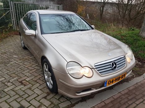 Mercedes-Benz C-klasse Sportcoupé - 200 K. Nieuwe apk t/m 20-12-2020 - 1