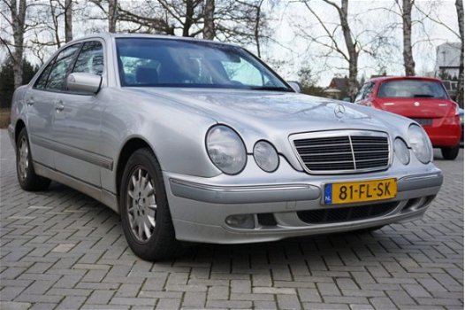 Mercedes-Benz E-klasse - 270 CDI Elegance | AUT | Cruise | Leder | Trekhaak - 1