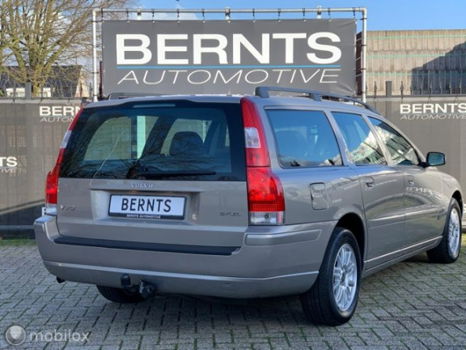 Volvo V70 - 2.4 CNG |Youngtimer|leer|Bijzonder Mooi|Trekhaak - 1