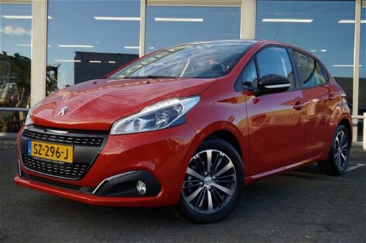 Peugeot 208 - ALLURE 1.2 PURETECH 82 Panoramadak 7335 km - 1