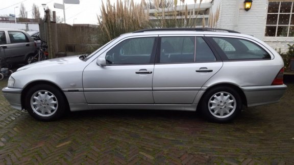 Mercedes-Benz C-klasse Combi - 200 CDI Sport Keurige auto, standkachel/trekhaak/goede airco/pdc V+A - 1