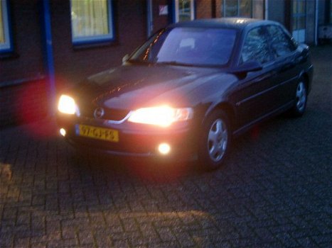 Opel Vectra - 1.8-16V Business Edition Trekhaak, geregelde airco - 1