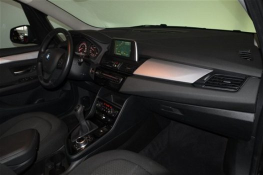 BMW 2-serie Gran Tourer - 2.0 218d 150PK Essential / Navigatie / LED - 1