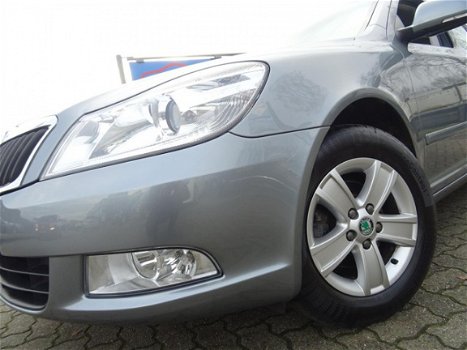 Skoda Octavia Combi - 1.2 TSI AMBITION BUSINESS LINE ECC/CRUISE/NAV/PARK.SENS/LMV/TREKHAAK - 1