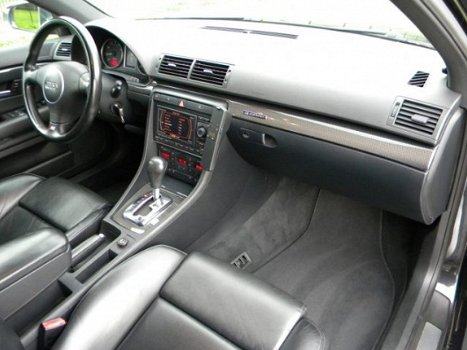 Audi A4 - 4.2 V8 quattro S4 - 1
