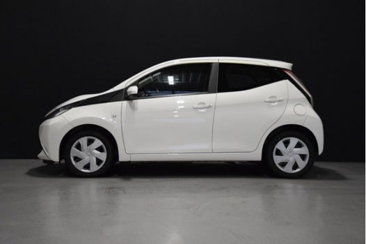 Toyota Aygo - 1.0 VVT-i x-play 5-DRS [NAVIGATIE, TELEFOON, ACHTERUITRIJCAMERA, AIRCO, ELEK. RAMEN, N - 1