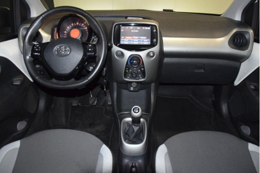 Toyota Aygo - 1.0 VVT-i x-play 5-DRS [NAVIGATIE, TELEFOON, ACHTERUITRIJCAMERA, AIRCO, ELEK. RAMEN, N - 1