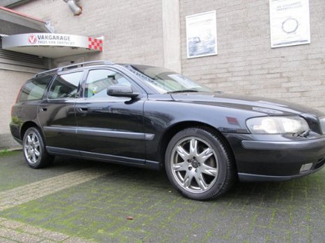 Volvo V70 - 2.4 D5 Geartr.Ed. II - 1