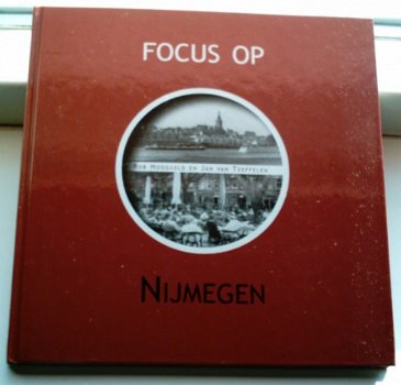 Focus op Nijmegen(Hoogveld, v Teeffelen, ISBN 9028836136). - 1