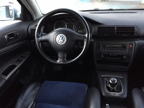 Volkswagen Passat Variant - 2.3 V5 170 PK Highline, YOUNGTIMER, AIRCO(CLIMA), CRUISE CONTROL, LEDER/ - 1