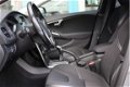 Volvo V40 - 2.0 D4 Momentum Business Navi - Parkeersensoren - 1 - Thumbnail