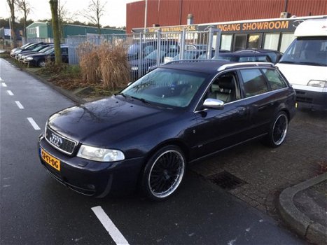 Audi A4 Avant - 2.6 Ambiente Pro Line - 1