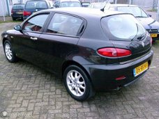 Alfa Romeo 147 - 1.9 JTD Distinctive lederen interieur MOOI