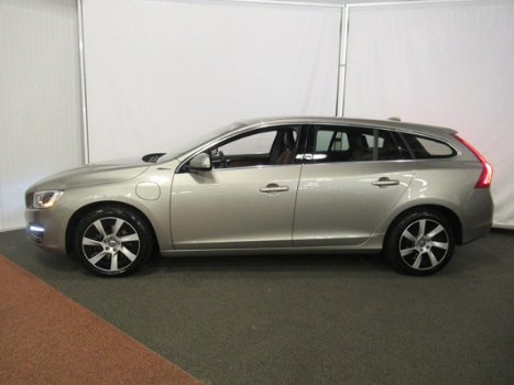 Volvo V60 - 2.4 D6 AWD Plug-in Summum (Leder/Xenon/Navi/PDC) - 1