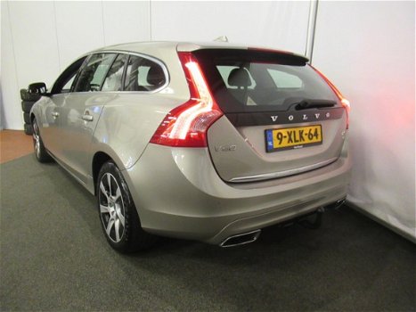 Volvo V60 - 2.4 D6 AWD Plug-in Summum (Leder/Xenon/Navi/PDC) - 1