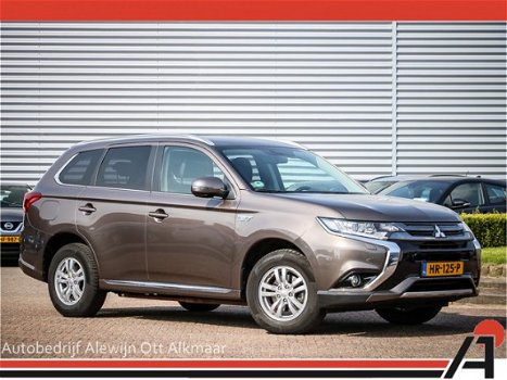 Mitsubishi Outlander - 2.0 PHEV (incl.BTW € 23.950, -) AUTOMAAT, Half Leer/Alcantara, Navi, Keyless - 1