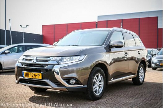 Mitsubishi Outlander - 2.0 PHEV (incl.BTW € 23.950, -) AUTOMAAT, Half Leer/Alcantara, Navi, Keyless - 1